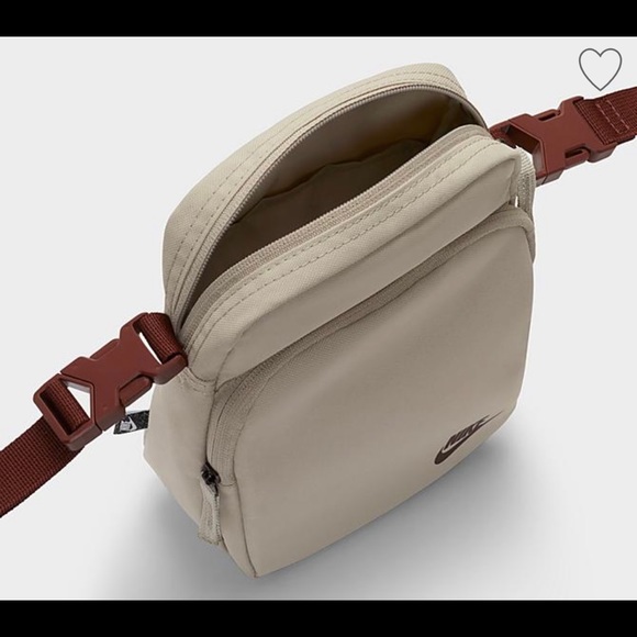 Nike Heritage Sports Crossbody Bag - Picture 2 of 5
